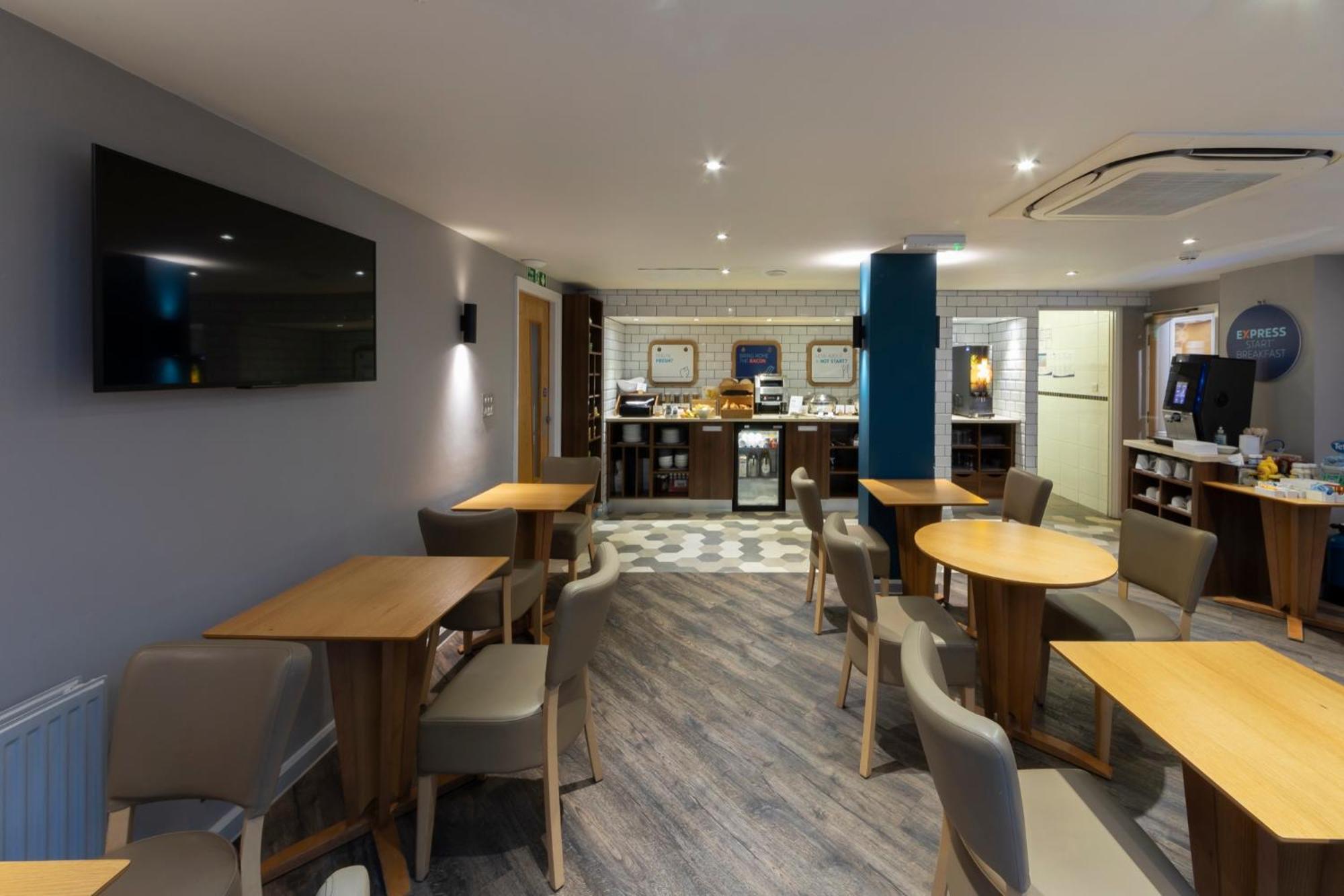 Holiday Inn Express London Victoria By Ihg Exterior foto